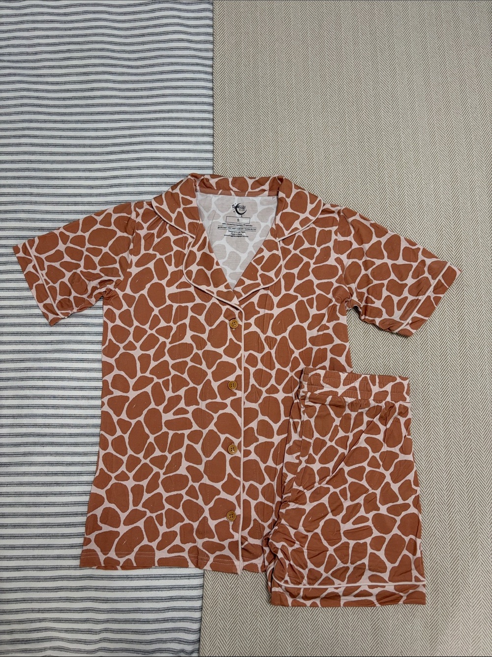 NWOT Snuggle Bums Giraffe Bamboo PJs Lounge Set Pajamas Short Sleeve & Shorts
